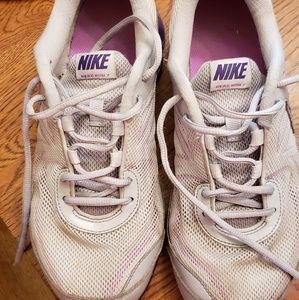 White Nike Reax Run 7 Running shoe size 8